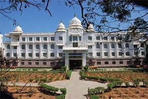 Sri Devaraj URS Medical College